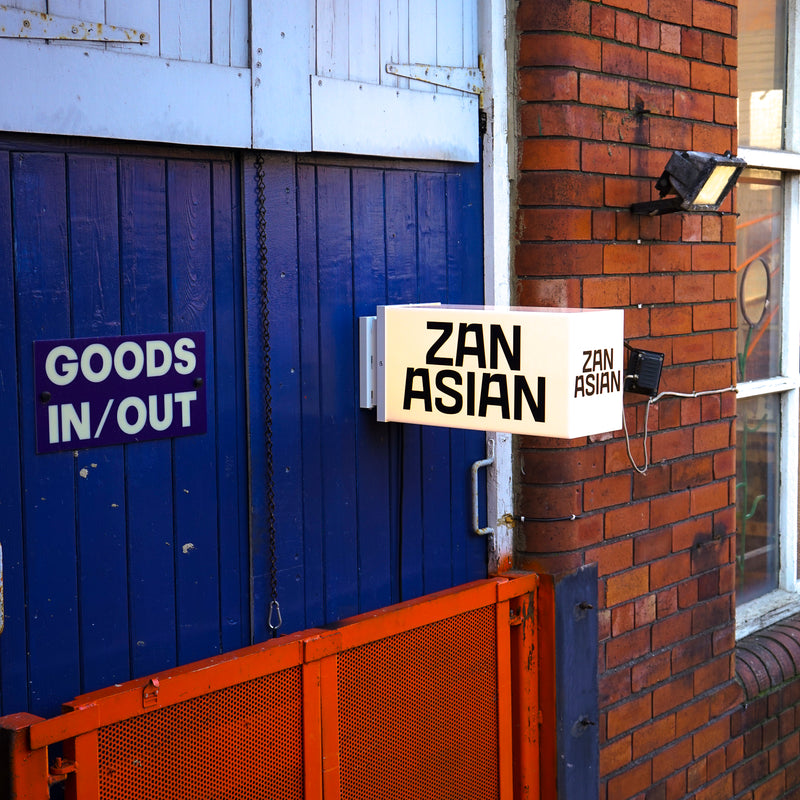 Borderless Rectangular Lightbox - Projecting