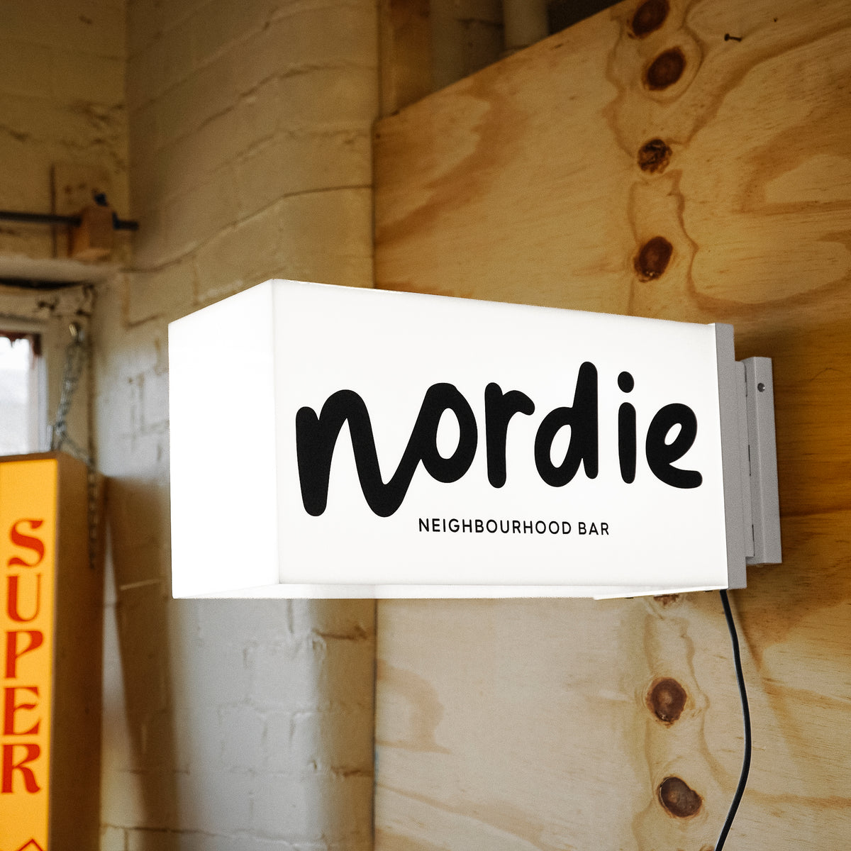 Borderless Rectangular Lightbox - Projecting