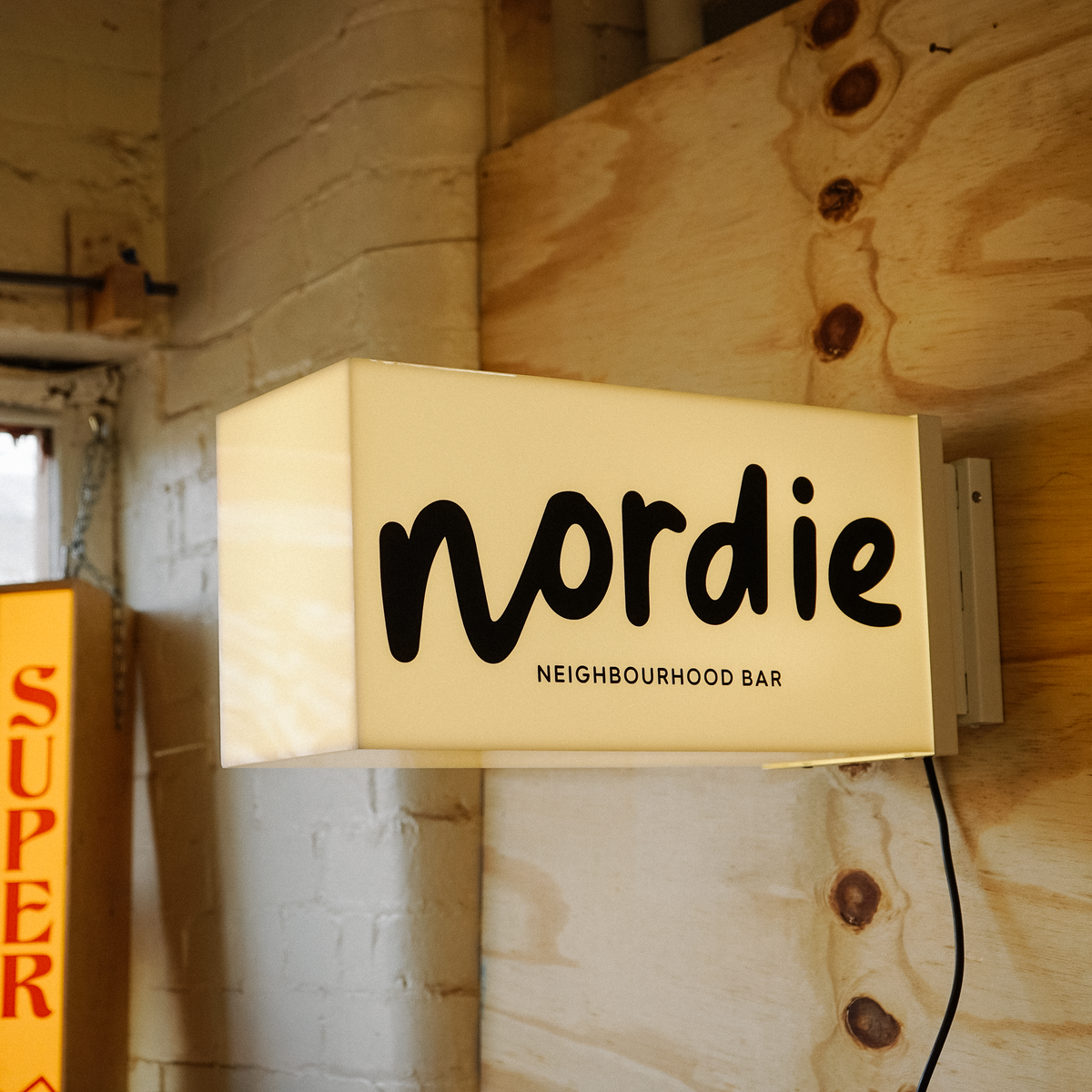 Borderless Rectangular Lightbox - Projecting