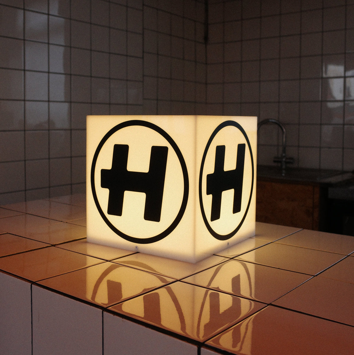 Acrylic Cube Lightbox