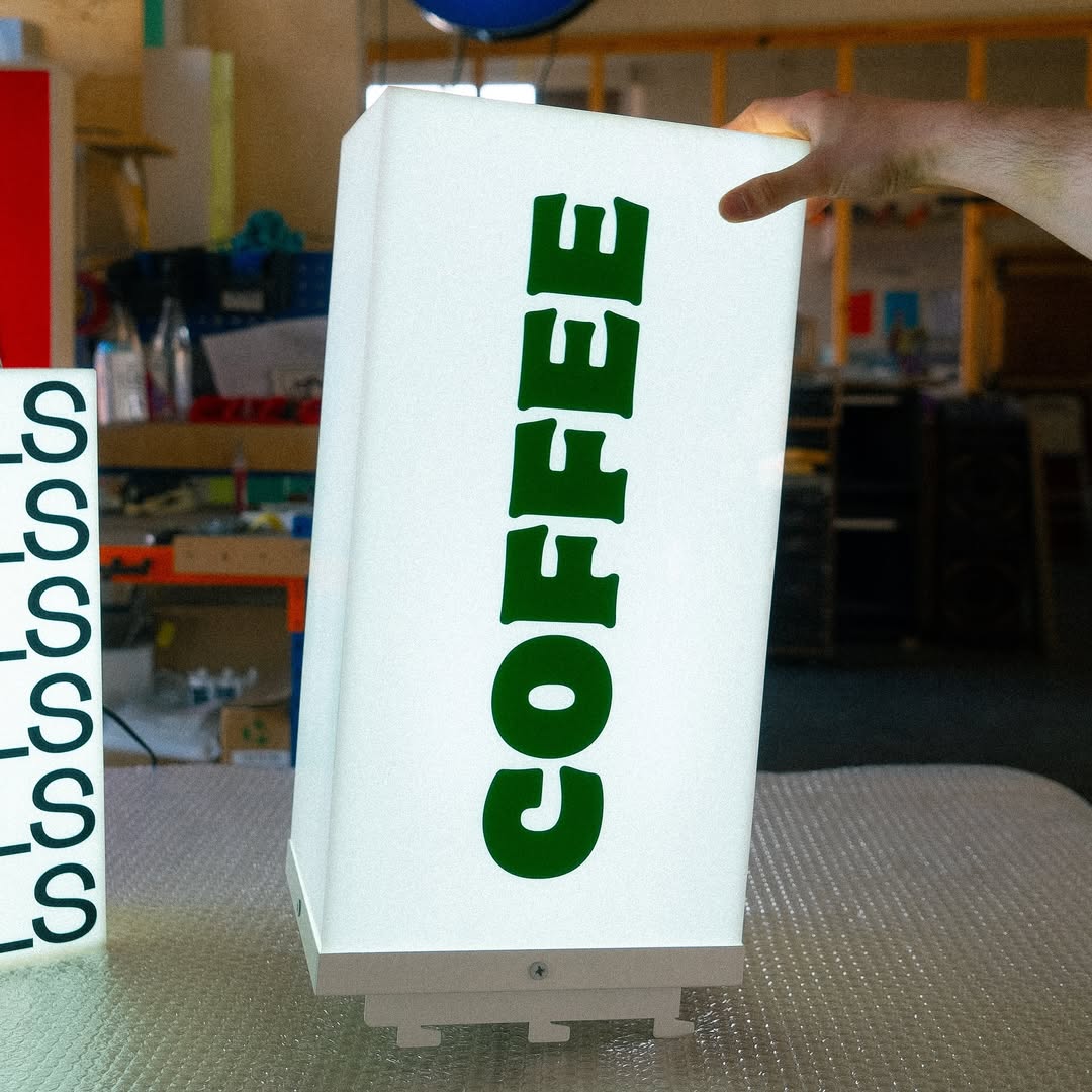 Borderless Rectangular Lightbox - Projecting